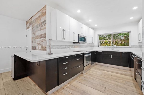 3551 E Glencoe St Miami, FL 33133