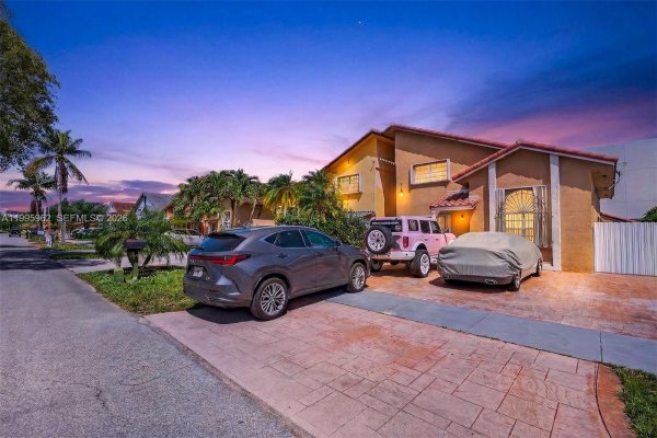 7821 SW 9th Ter Miami, FL 33144