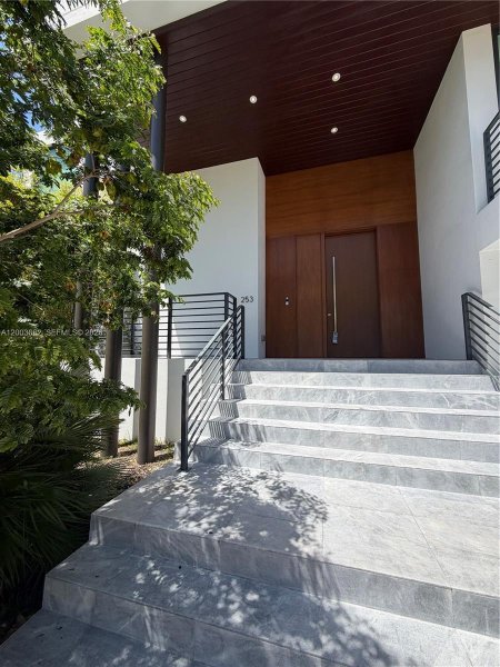 Undisclosed Address Key Biscayne, FL 33149