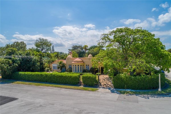 1036 NE 89th St Miami, FL 33138