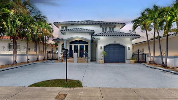 1131 Stillwater Dr Miami Beach, FL 33141