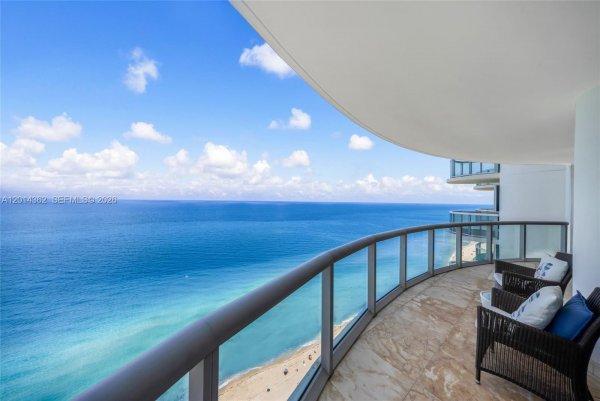 6365 Collins Ave #3202 Miami Beach, FL 33141