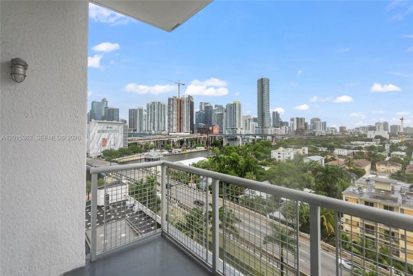 10 SW South Riv Dr #1006 Miami, FL 33130