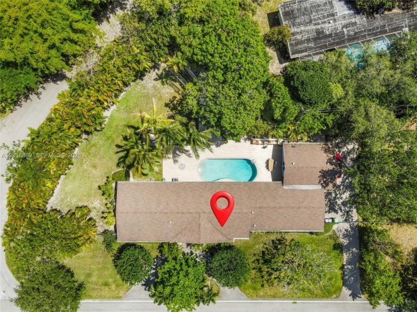 7800 SW 132nd St Pinecrest, FL 33156