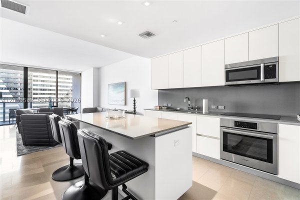 88 SW 7th St #1006 Miami, FL 33130