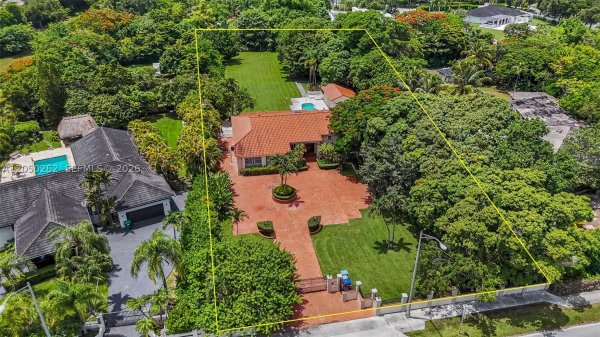 7030 SW 72nd St Miami, FL 33143