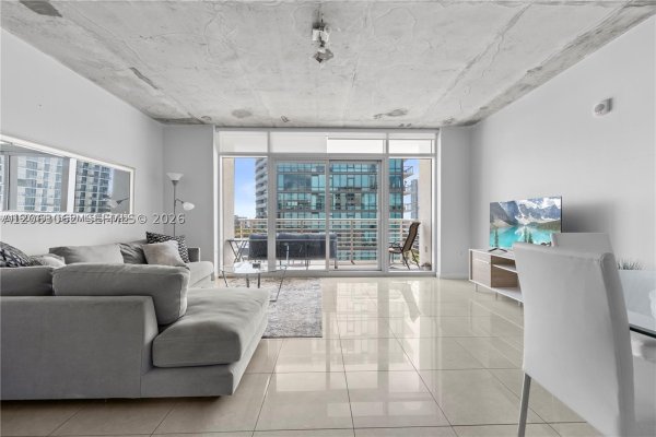 3250 NE 1st Ave #917 Miami, FL 33137