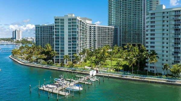 1500 Bay Rd #1002S Miami Beach, FL 33139