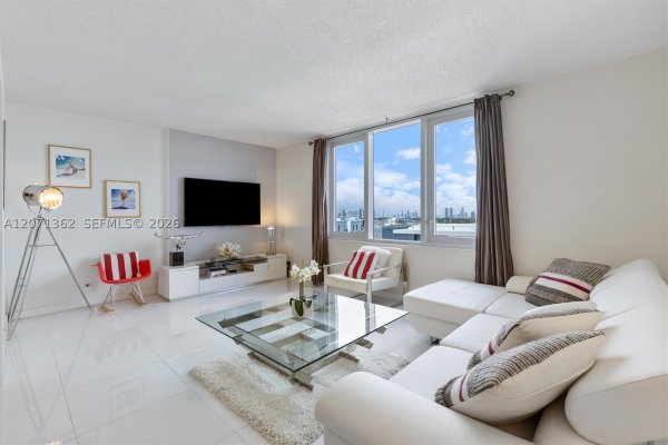 2301 Collins Ave #931 Miami Beach, FL 33139
