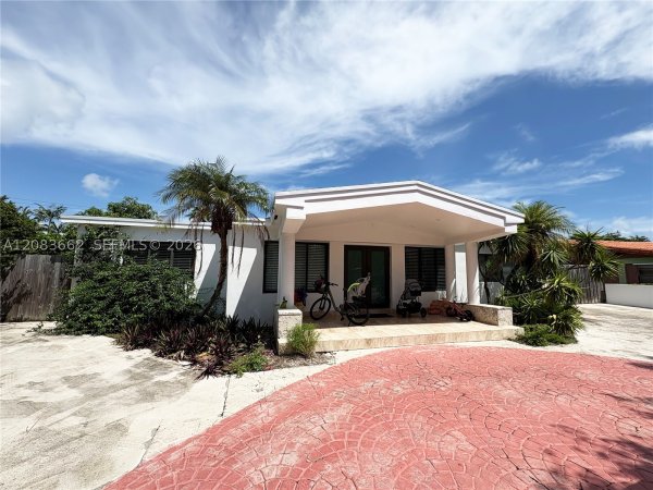 225 W Heather Dr #225 Key Biscayne, FL 33149