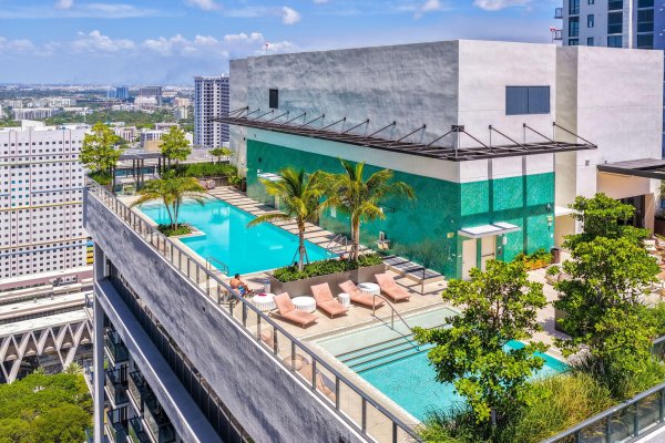 11 NE 6th #1912 Miami, FL 33132