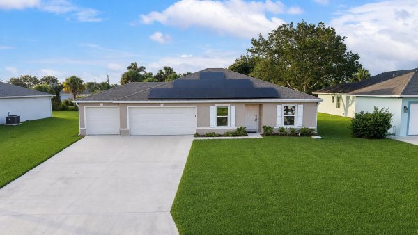 619 SW Hamberland Port St Lucie, FL 34953