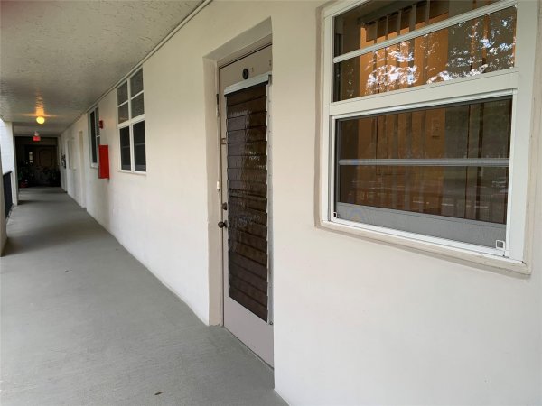 9460 Poinciana Pl #203 Davie, FL 33324