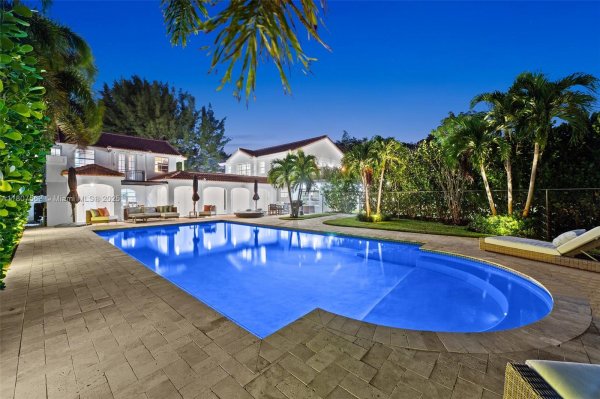 321 SW 1st Ave Boynton Beach, FL 33435