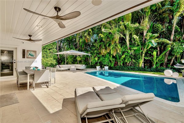 375 Harbor Ct #. Key Biscayne, FL 33149 375 Harbor Ct #. Key Biscayne, FL 33149