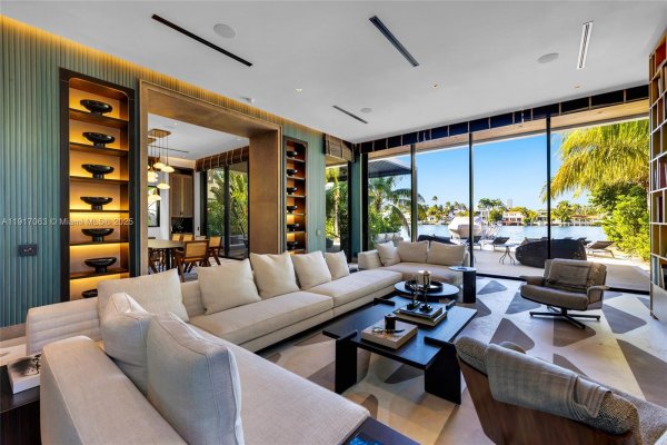 200 W Rivo Alto Dr Miami Beach, FL 33139