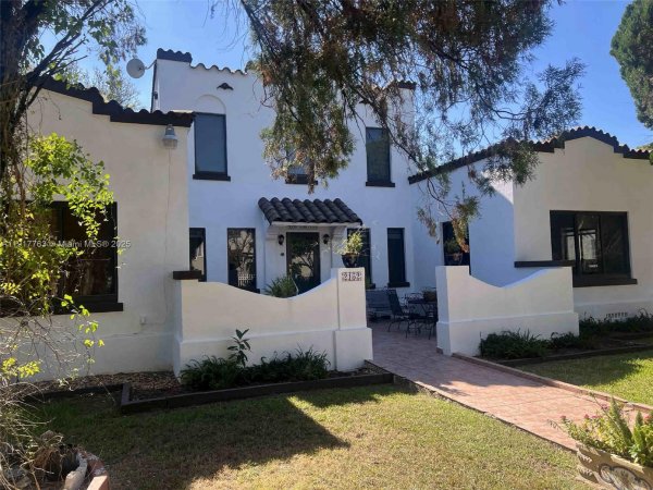 2152 SW 10th Miami, FL 33135