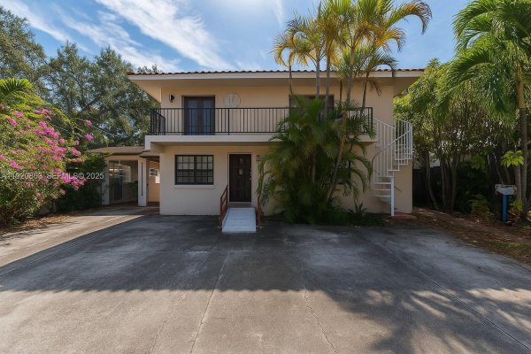 2740 SW 23rd St Miami, FL 33145