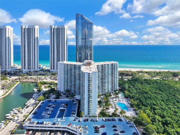 100 Bayview Dr #606 Sunny Isles Beach, FL 33160