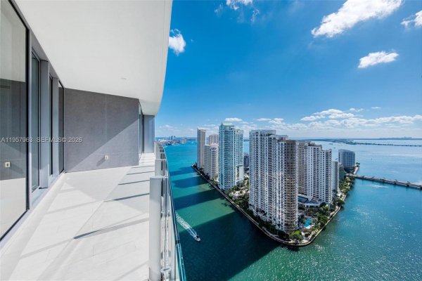 300 Biscayne Blvd Way #3506W Miami, FL 33131