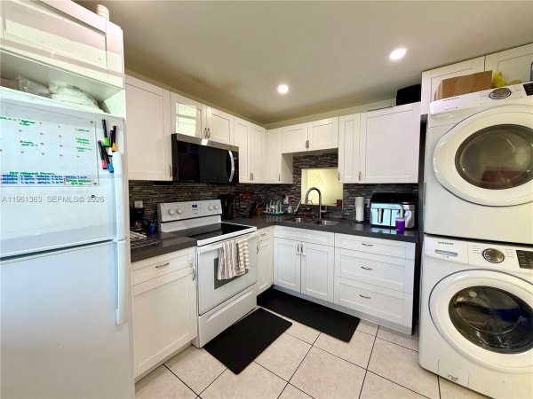 3777 NW 78th Ave #14D Davie, FL 33024