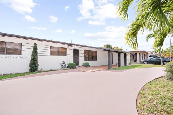 1100 W 53rd Ter Hialeah, FL 33012
