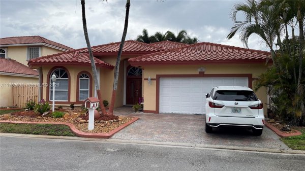 11581 SW 10th Ct Pembroke Pines, FL 33025