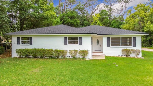 1220 NE 16th Ave Ocala, FL 34470