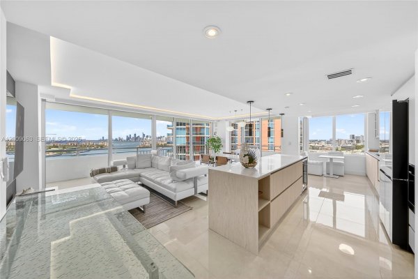 400 S Pointe Dr #2009 Miami Beach, FL 33139