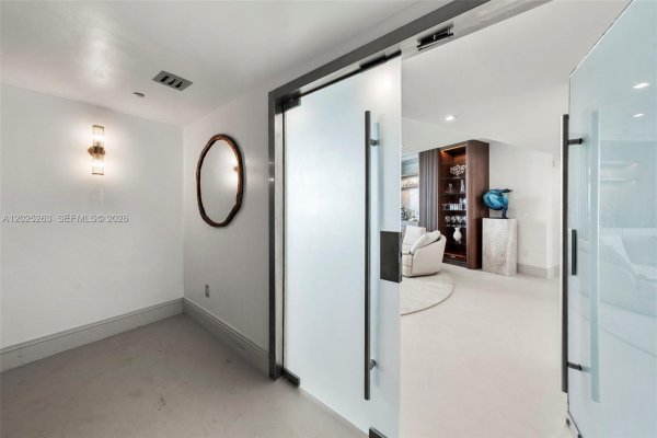 1000 S Pointe Dr #2803 Miami Beach, FL 33139