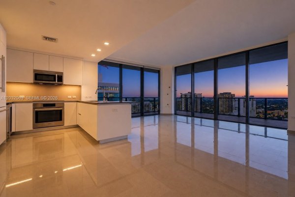88 SW 7th St #2302 Miami, FL 33130