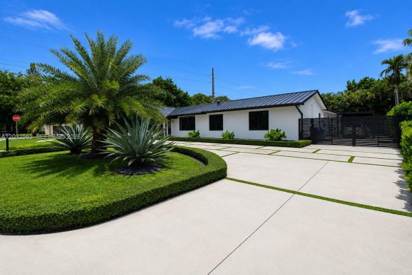 8700 SW 175th Palmetto Bay, FL 33157