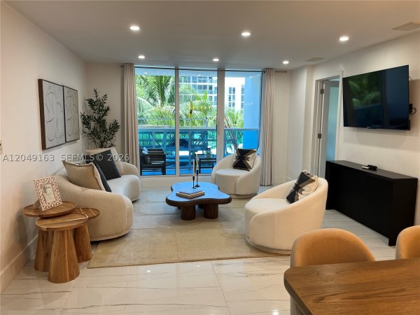 2301 Collins Ave #326 Miami Beach, FL 33139