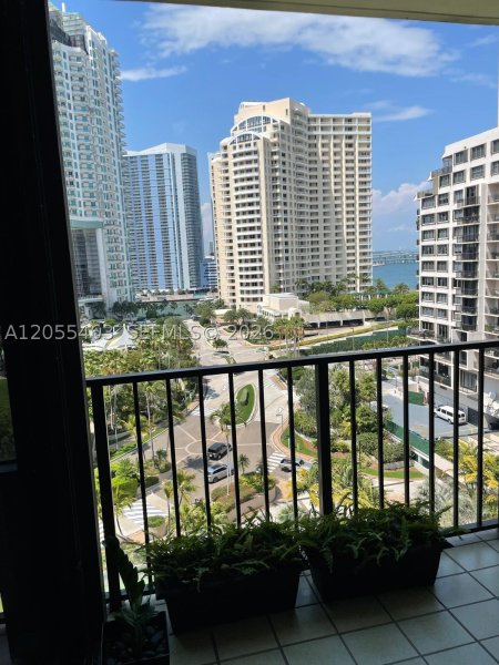 520 Brickell Key Dr #A1216 Miami, FL 33131