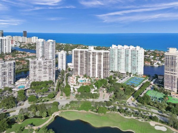 20281 E Country Clb Dr #404 Aventura, FL 33180