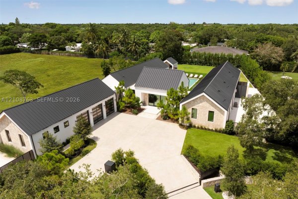 6973 SW 151st St Palmetto Bay, FL 33158