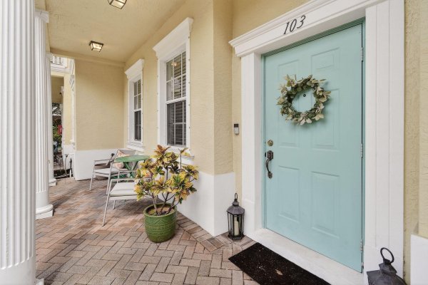 355 E Thatch Palm #103 Jupiter, FL 33458