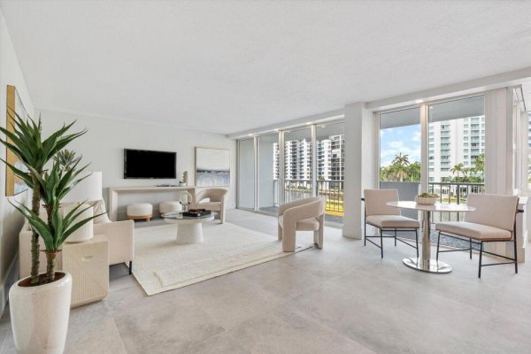 2800 E Sunrise #4c Fort Lauderdale, FL 33304
