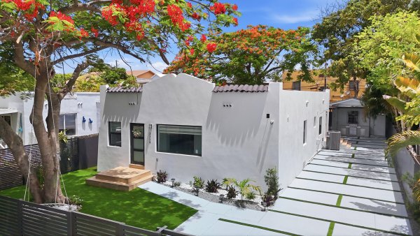 2239 SW 10th Miami, FL 33135