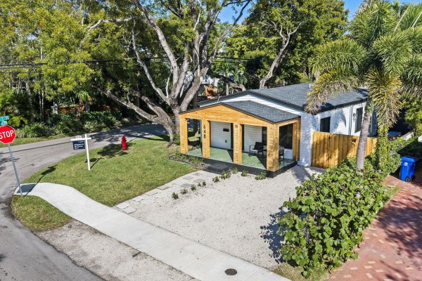 648 NE 16th Fort Lauderdale, FL 33304