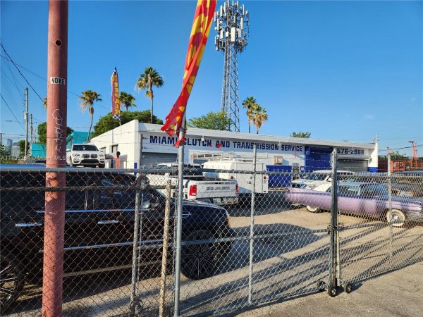 60 NW 20th St Miami, FL 33127