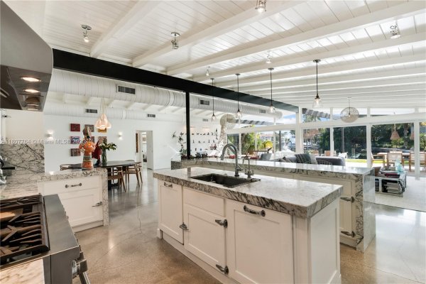 270 Island Dr Key Biscayne, FL 33149 270 Island Dr Key Biscayne, FL 33149