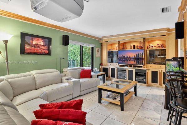 15010 Dunbarton Pl Miami Lakes, FL 33016