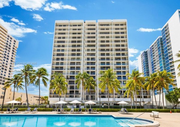 2625 Collins Ave #702 Miami Beach, FL 33140