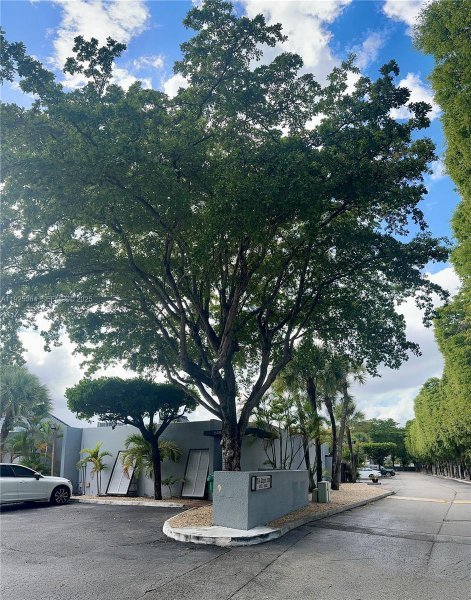 6442 Milk Wagon Ln Miami Lakes, FL 33014