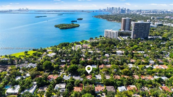 911 NE 72nd Ter Miami, FL 33138