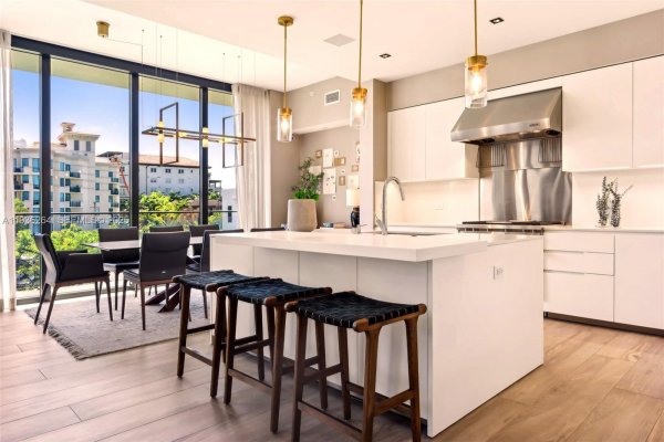 3581 E Glencoe St #309 Miami, FL 33133