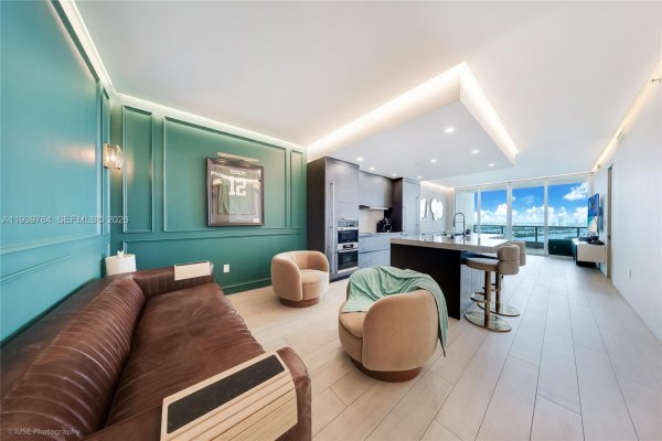 900 Biscayne Blvd #3105 Miami, FL 33132