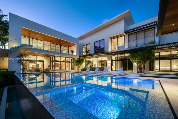 4780 SW 86th Ter Miami, FL 33143