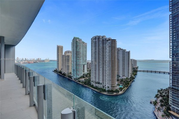 300 Biscayne Blvd Way #2105W Miami, FL 33131